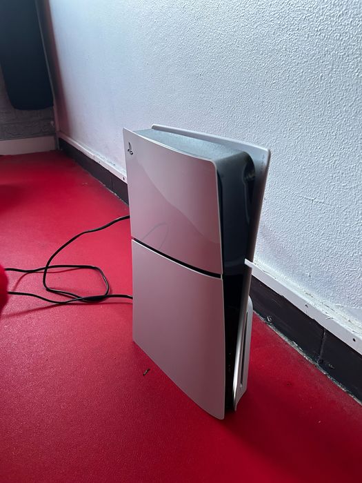 Playstation 5 edição padrão com leitor de disco, pouco usado.