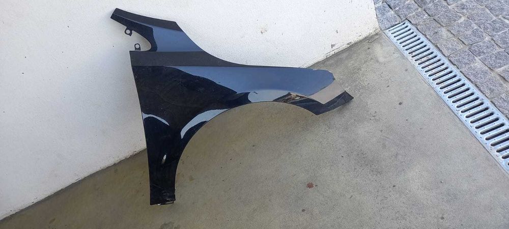 Guarda lamas lado direito volvo V40