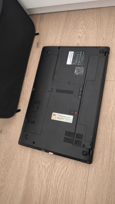 Laptop Acer + zasilacz, mysz, pokrowiec