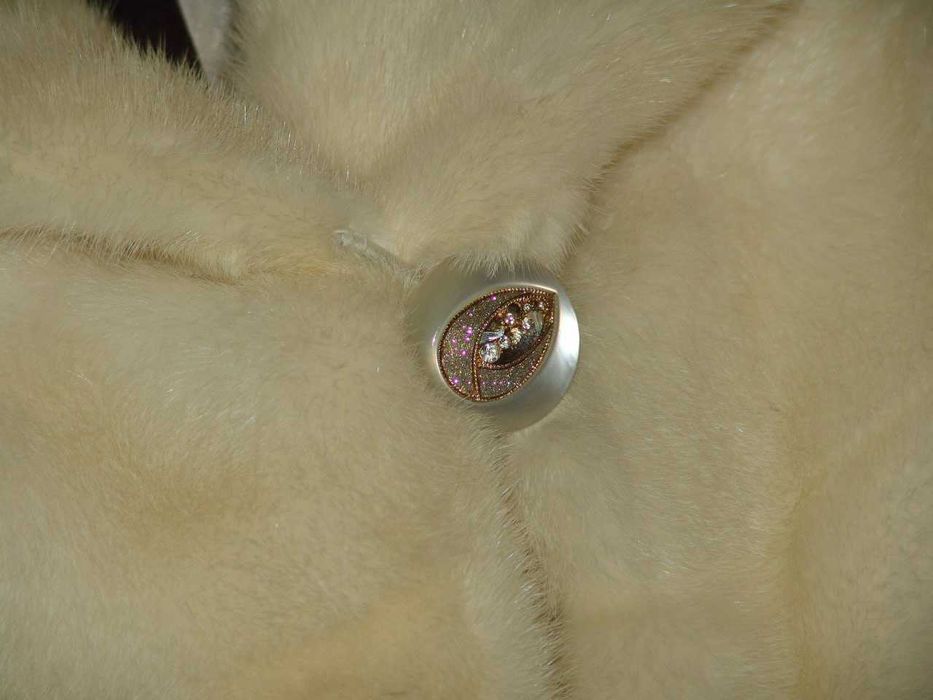 Продам норковую шубу с капюшоном