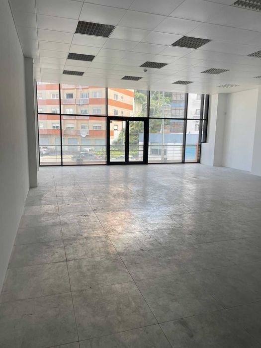 Escritório Amplo para Arrendar | Centro Domingos Jardo – Agualva Cacém