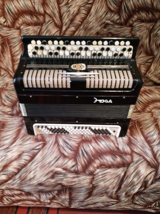 Продам баяни в хорошому стані.