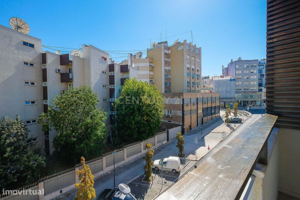 Arrendamento T1 Mobilado com Garagem, duas Varandas na Rua Visconde de