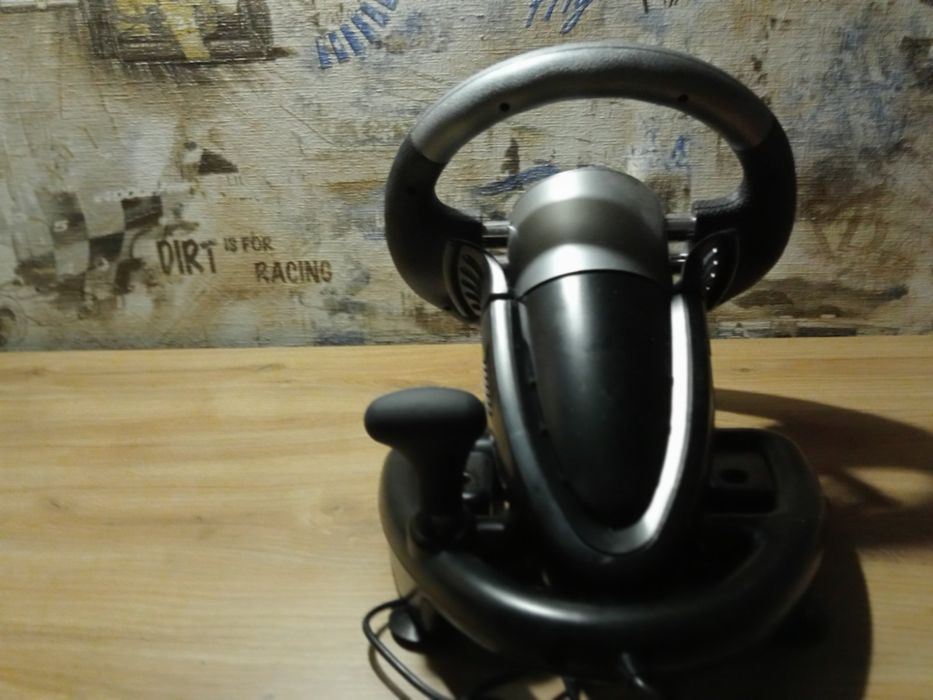 Ігровий руль с педалями