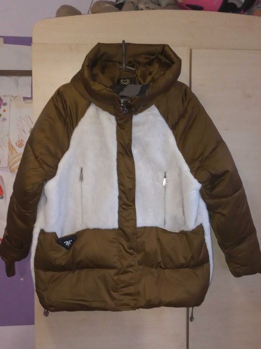 Куртка жіноча зелена з хутряними вставками