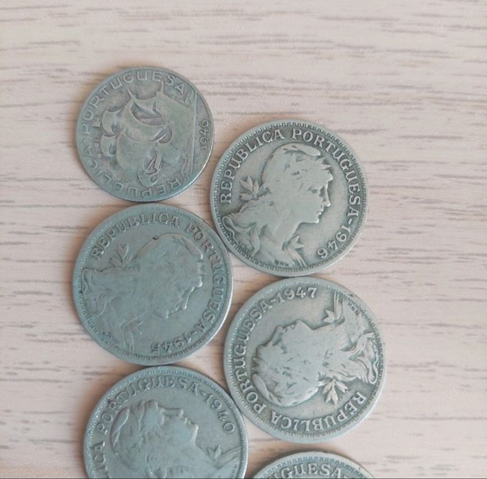Moedas República Portuguesa e uma espanhola