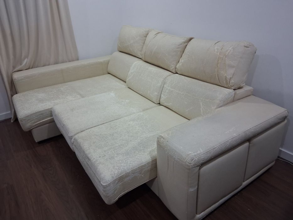 Sofá com chaise long