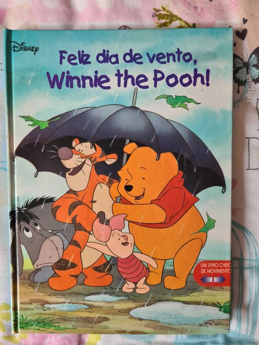 Livro infantil "Feliz dia de Vento, Winnie the Pooh!" da Disney