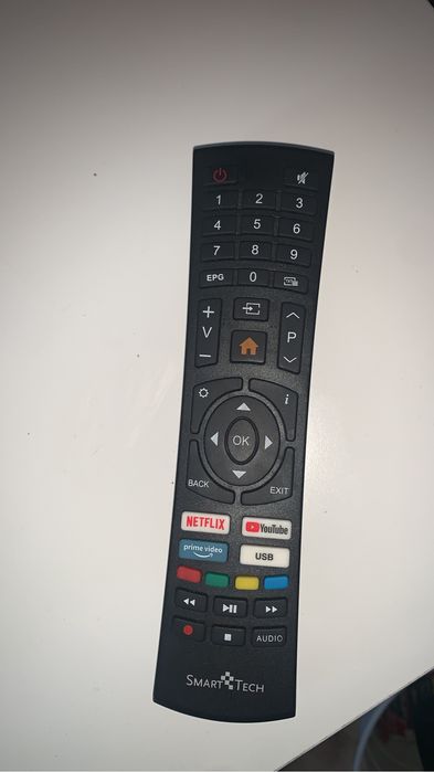 Smartech tv em ótimas condições