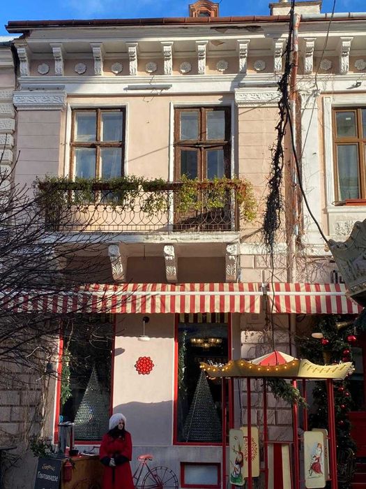 Нежитлове приміщення 45,1 м2. Чернівці, вул. Кобилянської 23