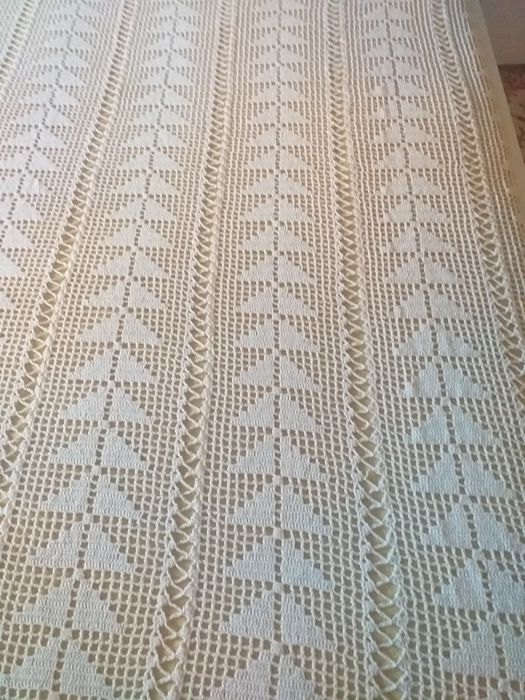 Colcha de renda beje feita à mão!