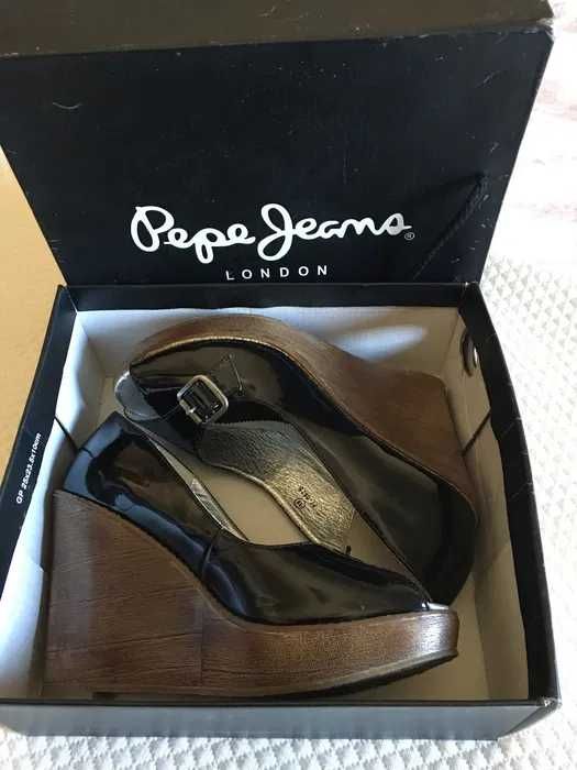 Sapatos pretos de cunha Pepe Jeans