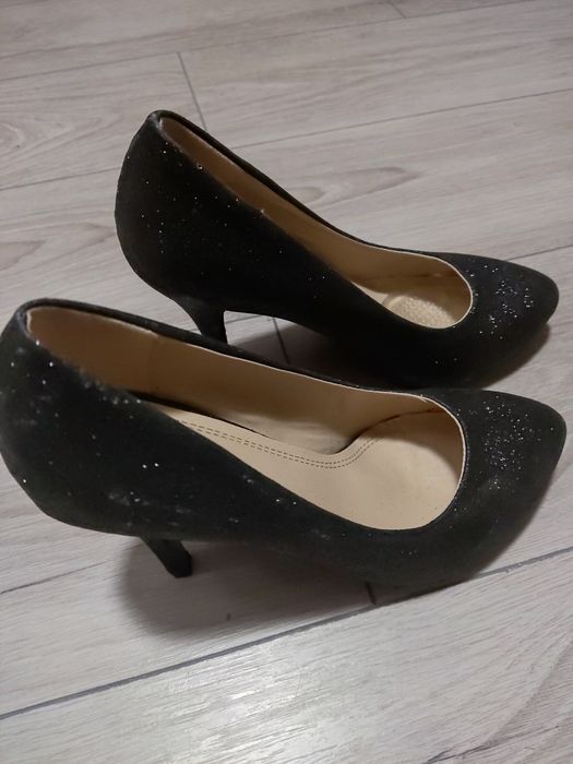 Czarne buty z brokatem