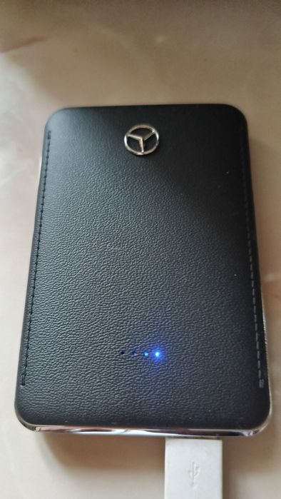 Оригінальний портативний зарядний пристрій для Mercedes Benz