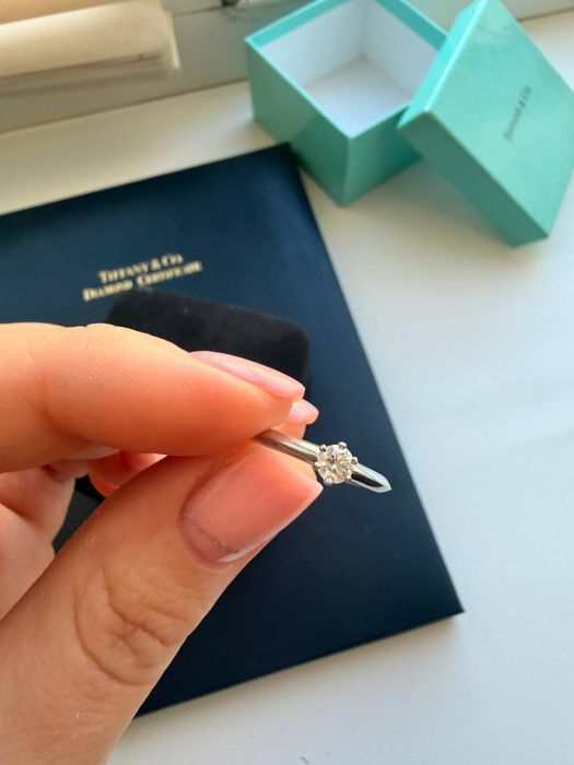 Кільце Tiffany з платини і діамантом