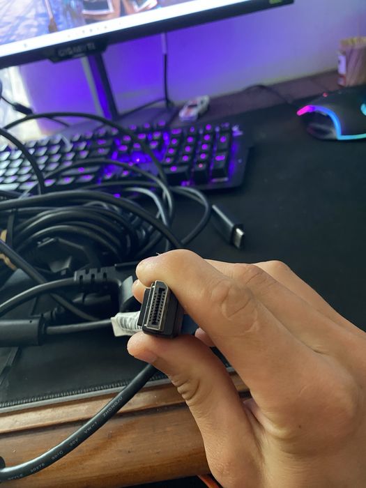 Cables for computers and other devices, all functioning properly.477373545705656322