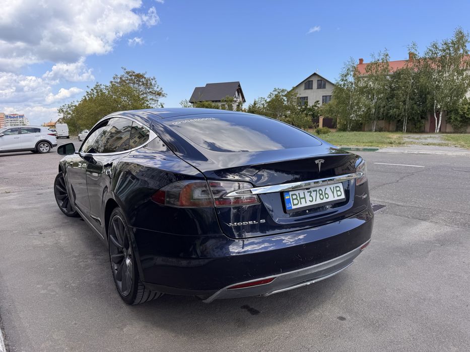 Tesla model s P85+. 2013