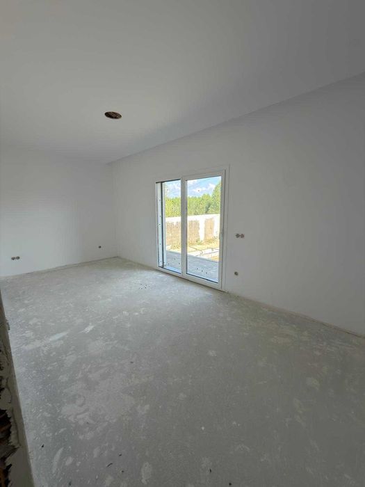 Moradia T4 geminada, térrea, com jardim e garagem em Condeixa-a-Nova