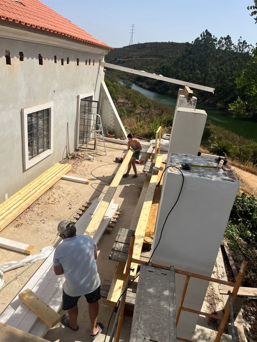 Moradia frente barragem do Funcho