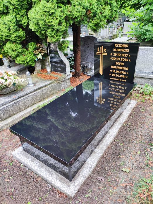 Kompozytowe nagrobki, standard 2695zł.