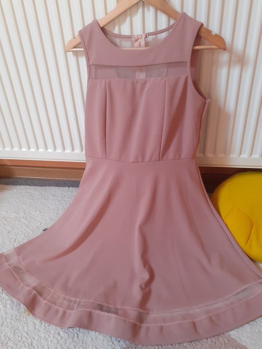 Elegancka sukienka z siateczka