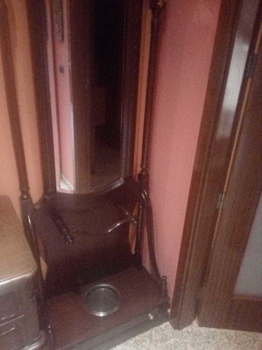 Móvel bengaleiro com espelho