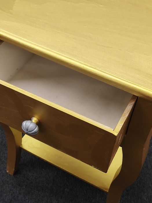 Mesa de apoio com gaveta