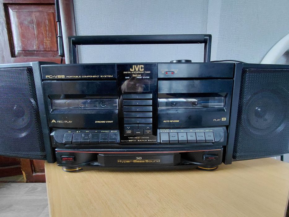 Касетний магнітофон JVC