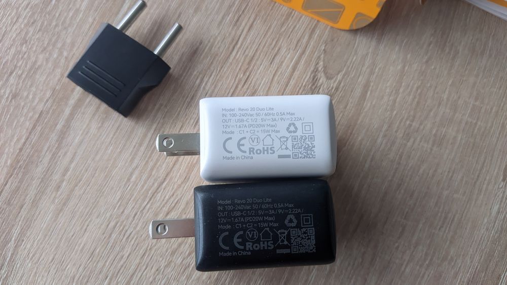 Зарядка для телефону різних якісних брендів + ліхтарик або кабель