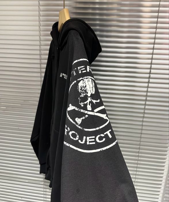 Зипхуди PROJECT G/R x Mastermind ОПИСАНИЕ