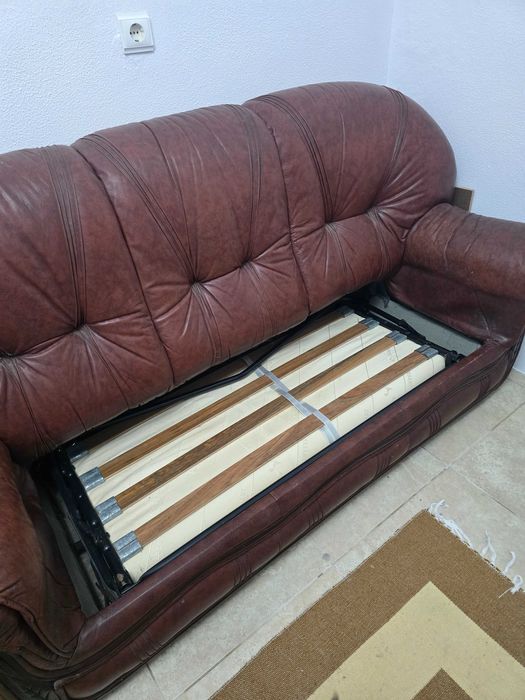 Sofá em pele com cama