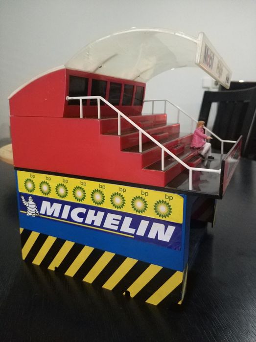 Box com bancada - SCX 1/32