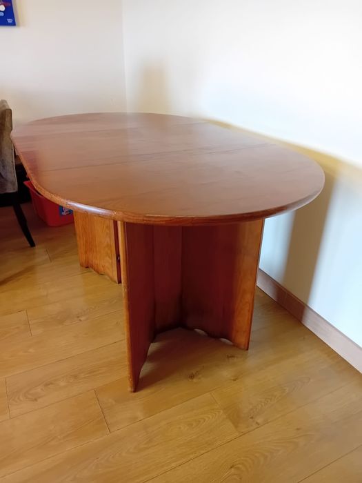 Mesa em madeira maciça