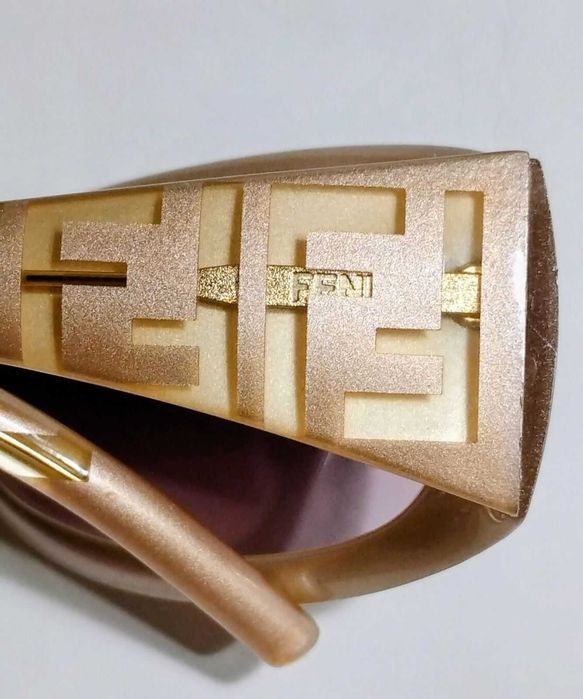 Солнцезащитные очки Fendi, мод. FS299.