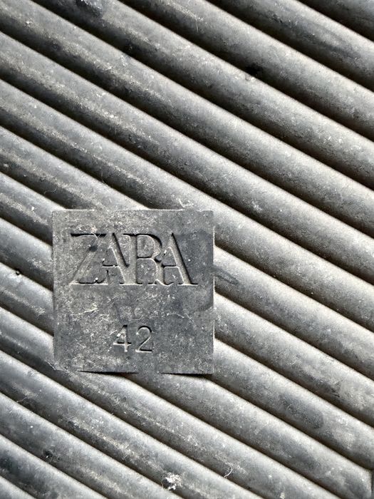 Klapki czarne Zara