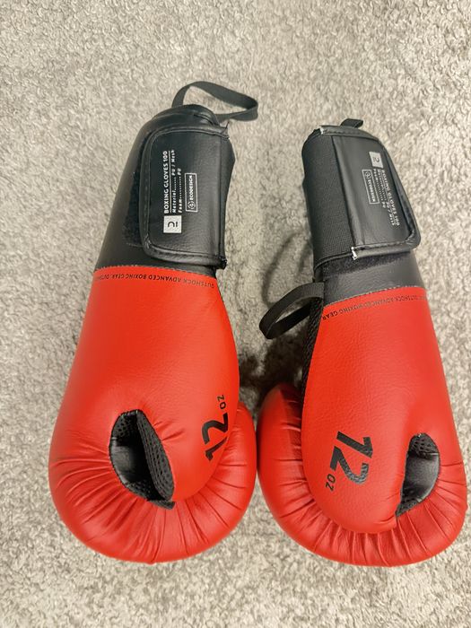 Conjunto luvas boxe e caneleiras kickboxe