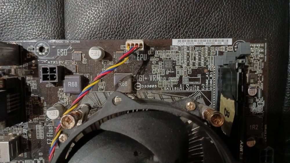 Материнська плата Asus