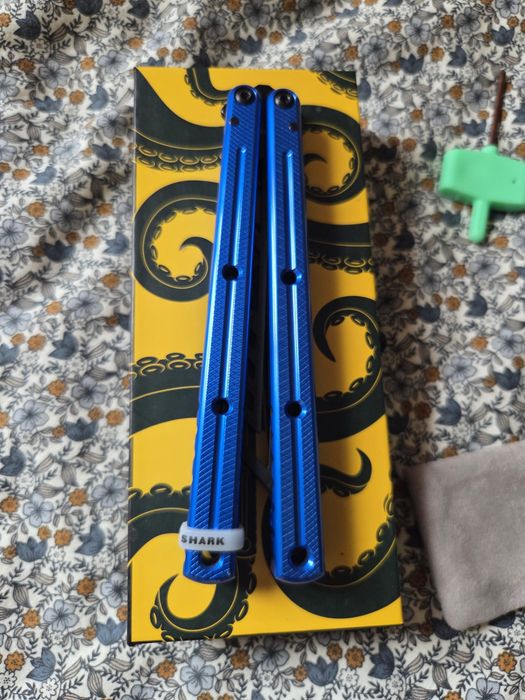 Balisong Armed Shark Krake Raken + mako v3