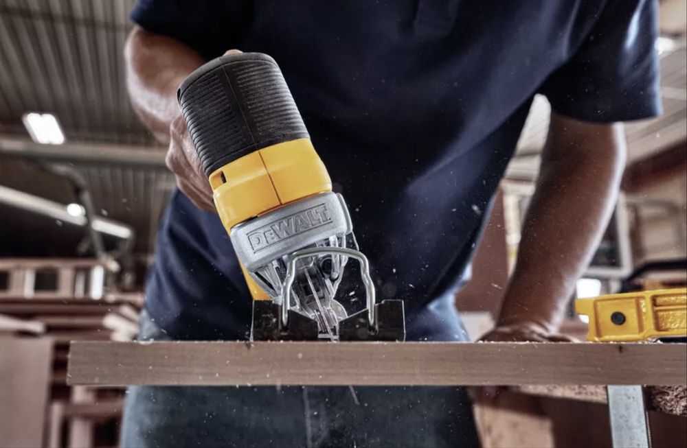 Акумуляторний лобзик Dewalt DCS334.20v