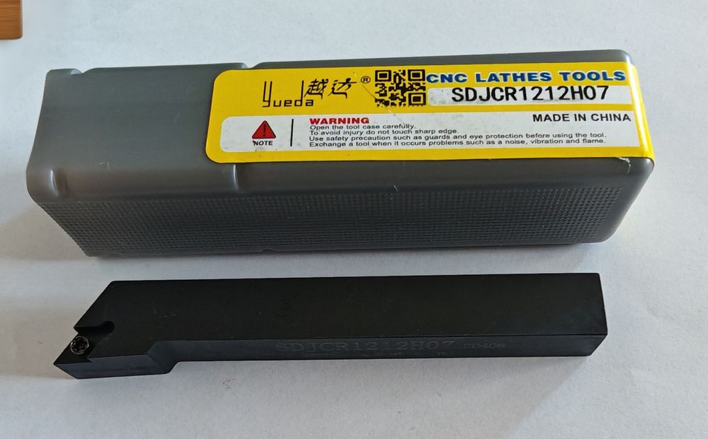 Nóż tokarski M2 5x7 SDJCR1212H07