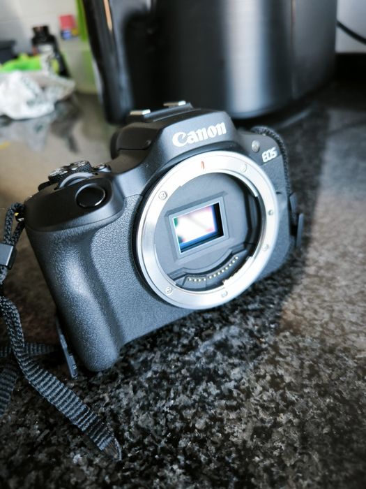 Máquina Fotografica Canon Eos R100 + RF-S 18-45mm IS-S Nova + cartão de memória 32GB