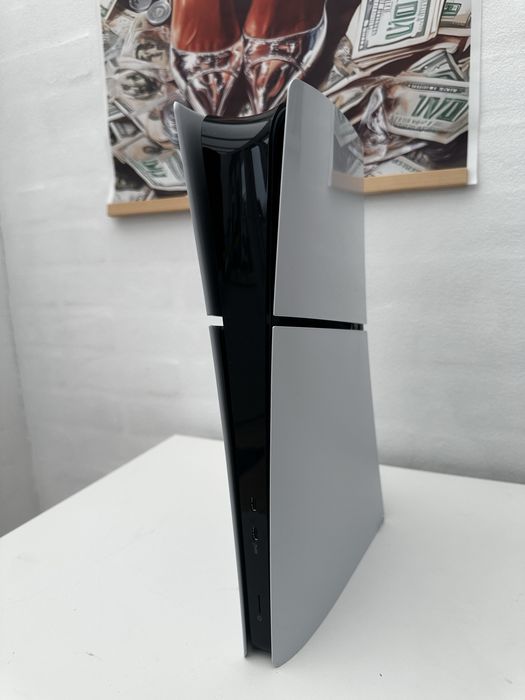 Playstation 5 Digital 1TB(Jak nowa, 2 kontrolery)