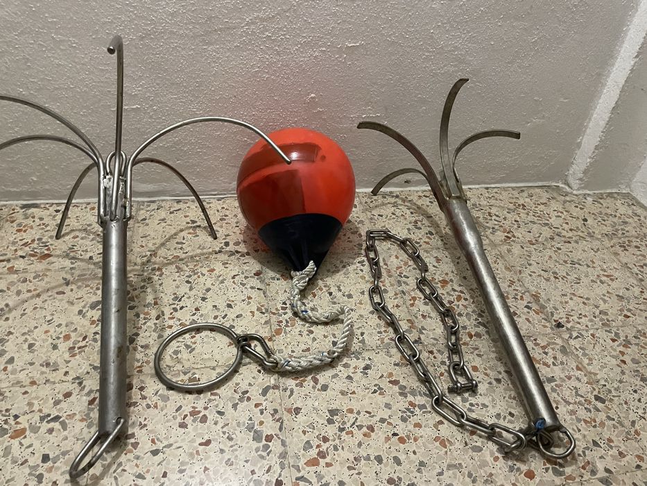 Ferros de fundear e boia