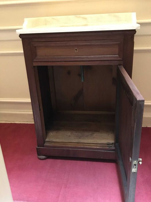 Lavatório de quarto antigo