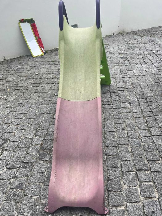 Escorrega com ligação de água