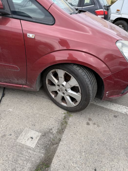 Błotnik Opel Zafira B Z50B lewy prawy przód