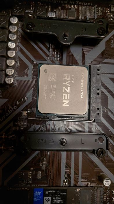 Продам процессор Ryzen 7 5700x