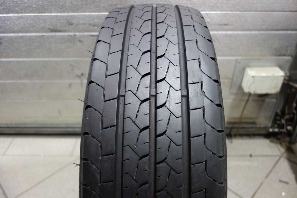 215/70R15C Bridgestone Duravis R660 (R90)