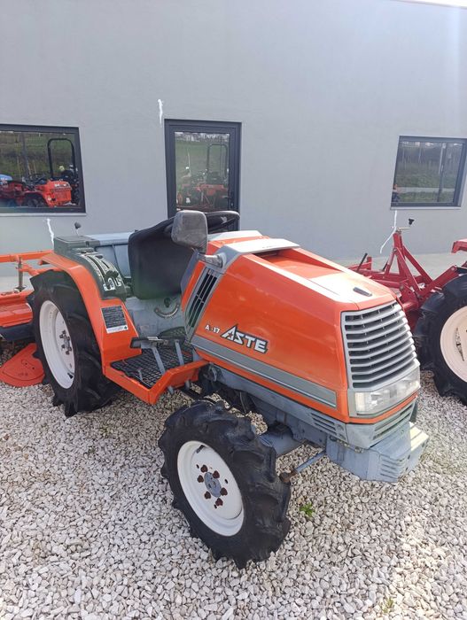 Trator Kubota A17 com frese