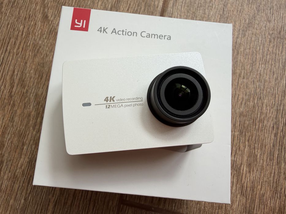 Екшн-камера Xiaomi Yi 4K Model YAS 1616 (int) з комплектом аксесуарів